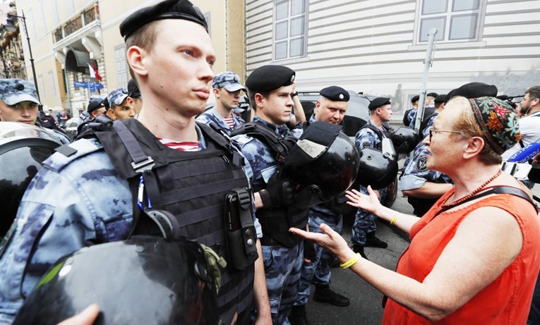 Ruska policija privela 100 prosvjednika i čelnika opozicije